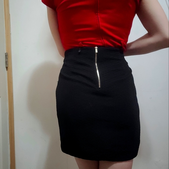 ๐ Textured Dynamite Pencil Skirt - Picture 3 of 5